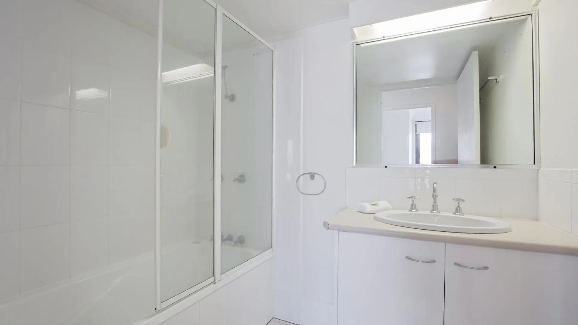 *** מלון דירות גולד קוסט Carool Holiday Apartments אוסטרליה